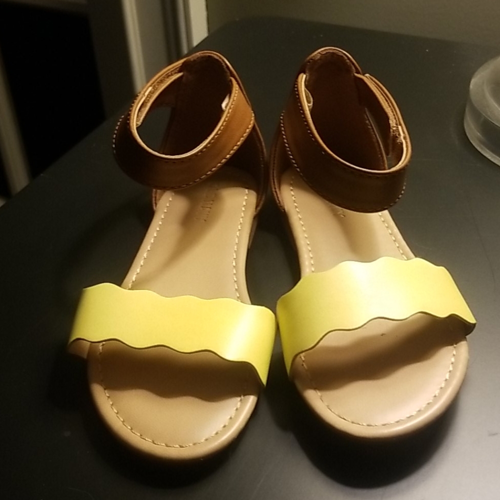EUC Old Navy Strappy Sandal